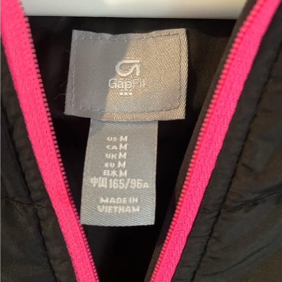 GAPFit Running hoodie 🏃‍♀️ Size M 🏃‍♀️ Black with pink zipper - Picture 3 of 3
